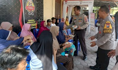 Polsek-Tanggulangin-Ngopi-dan-Panen-Ikan-Lele-bersama-Warga